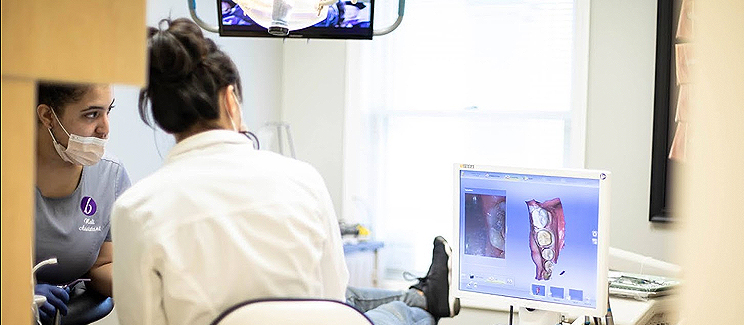 dentist showing 3d scan